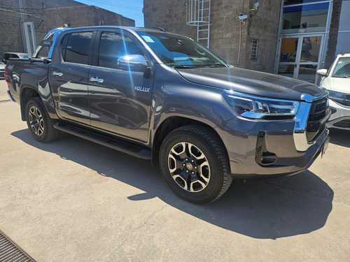 D_901199-MLA100376008377_122025-O Toyota Hilux Pick-up 2.8 Cd Srx 204cv 4x4 At
