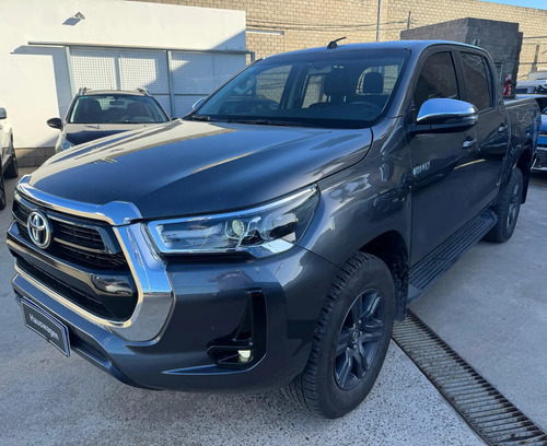 D_876893-MLA107638638661_022026-O Toyota Hilux Pick-up 2.8 Cd Srv 177cv 4x4 At - Salinas