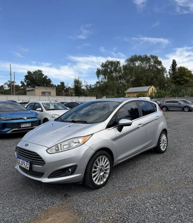 Ford Fiesta Kinetic 1.6 Titanium Powershift 120cv - Salinas