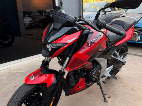 Bajaj Rouser N250