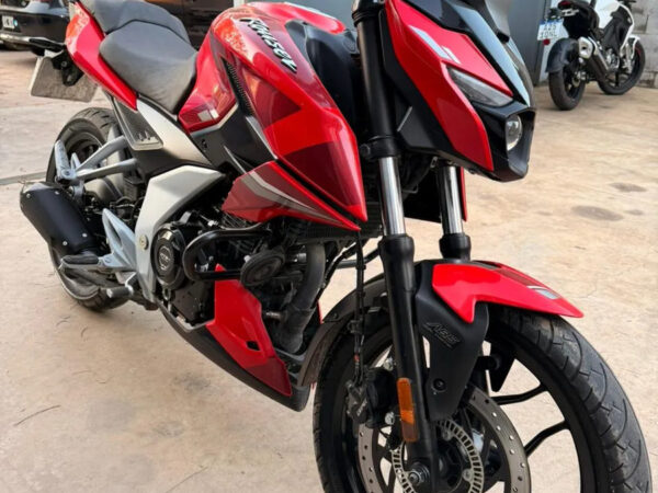 Bajaj Rouser N250