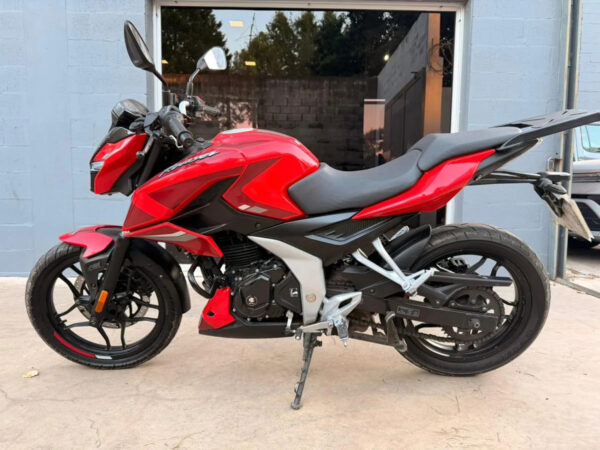 Bajaj Rouser 250